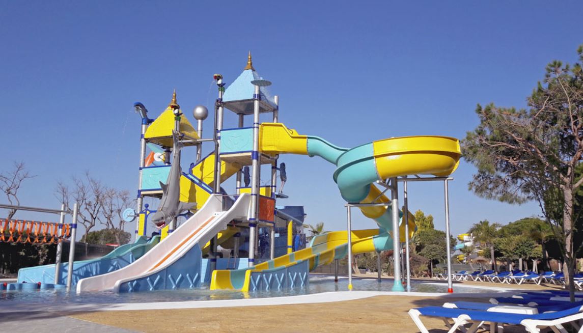 Paruqe aquatico y toboganes del hotel Playacartaya en Huelva
