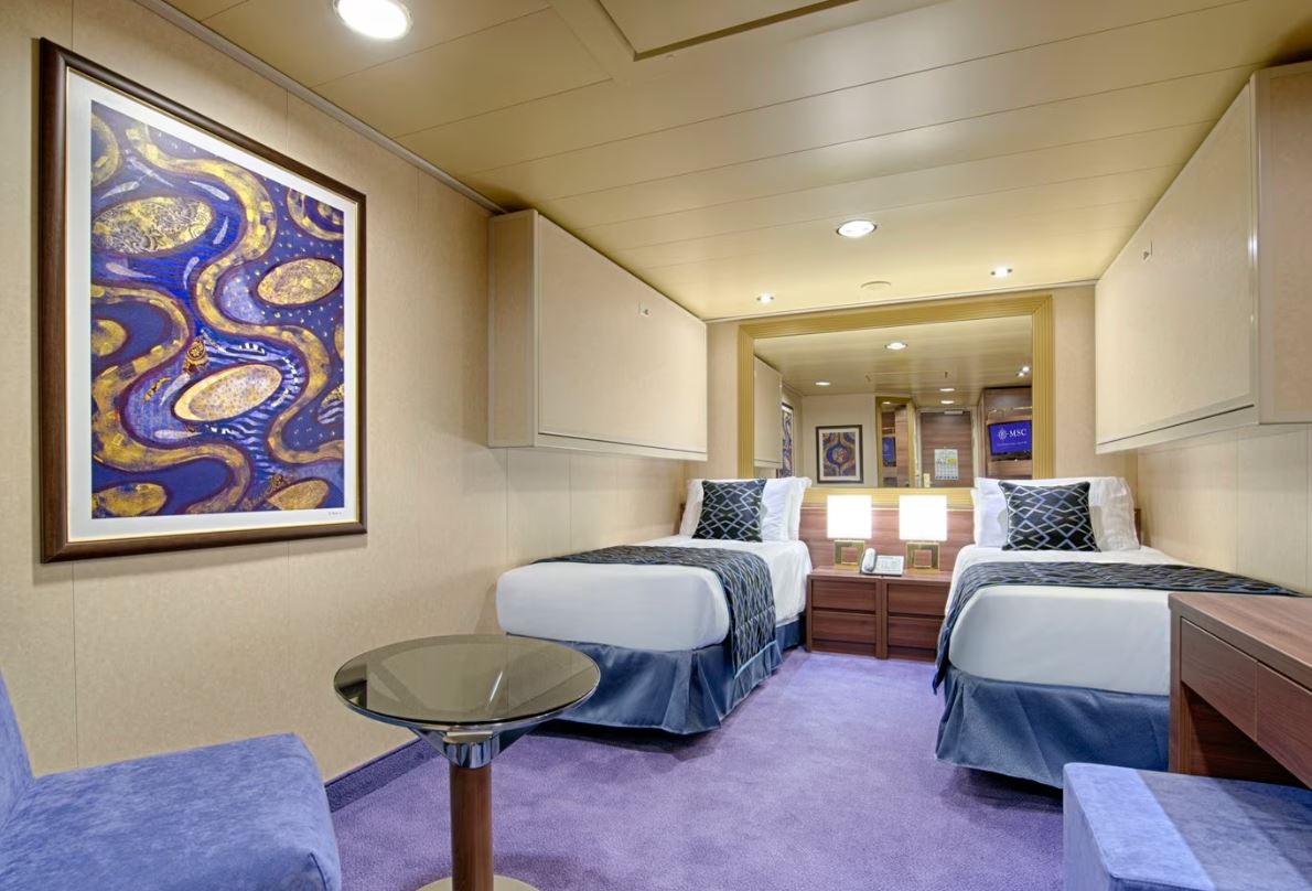 camarote MSC FAntgasia con dos camas y literas cruceros singles