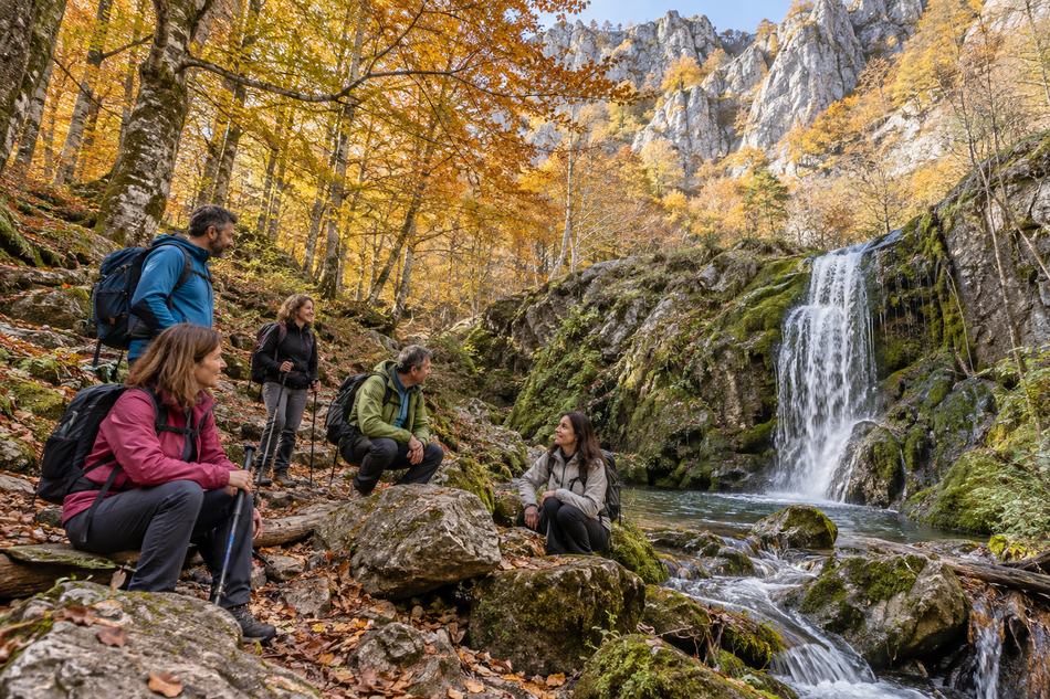 Hayedo de Boyariza y cascada en otoño