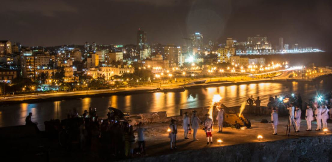 Circuito Cuba Ceremonia cañonazo fortaleza la habana