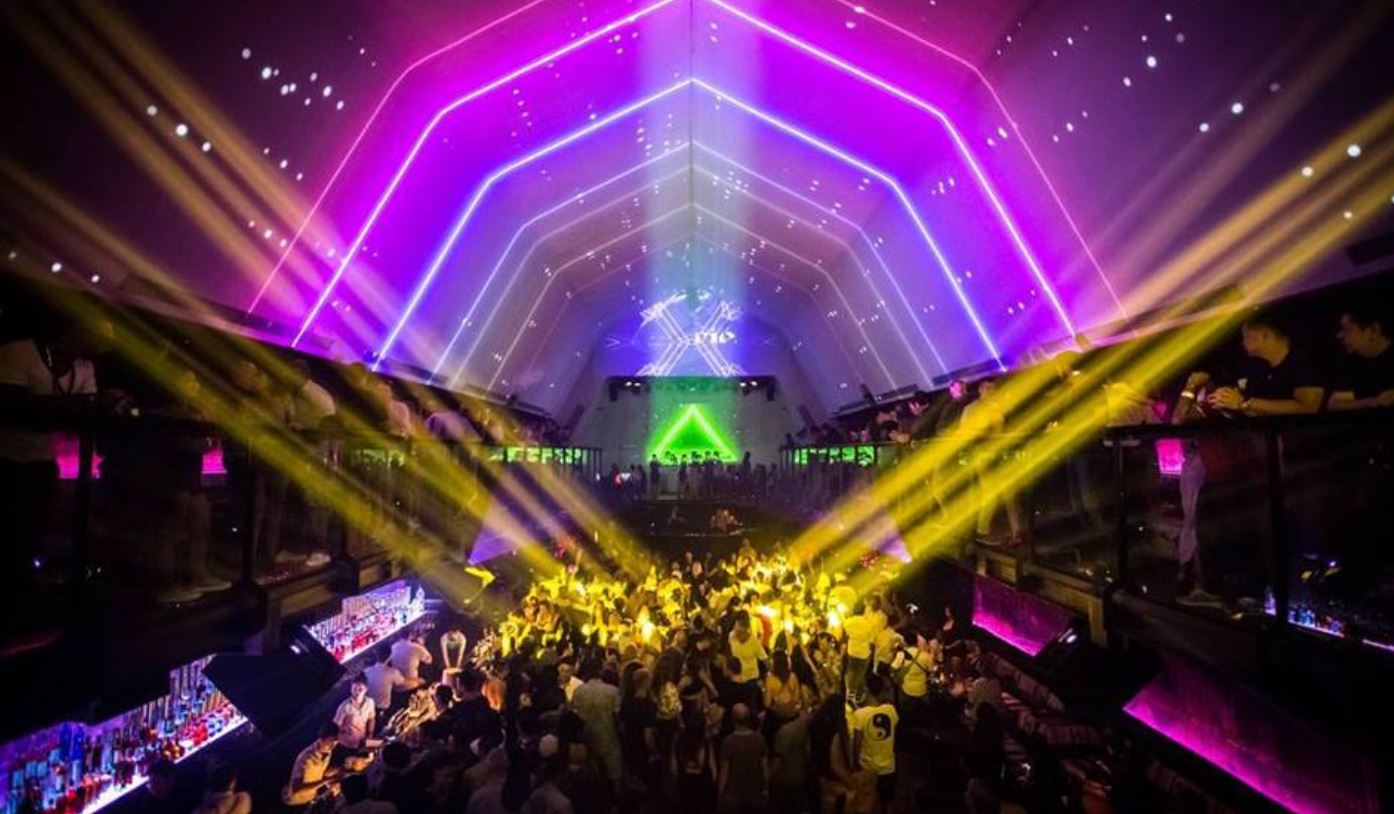 Discoteca Envie Lounge para salir por la noche en Bali