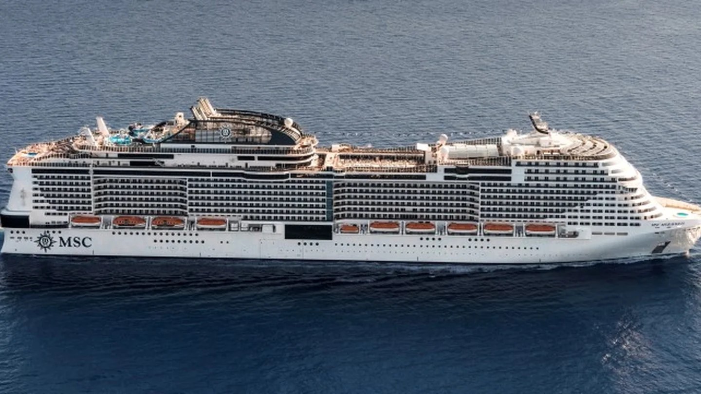 MSC Meraviglia navegando visto desde el aire