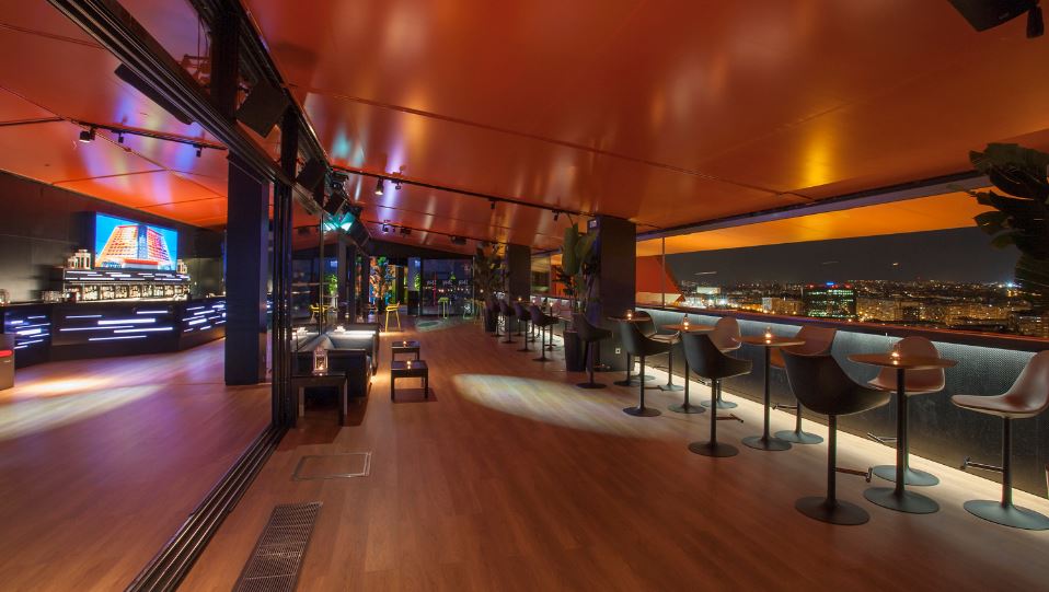 Fiesta en Discoteca Sky Nigth Hotel Puerta de America en Madrid