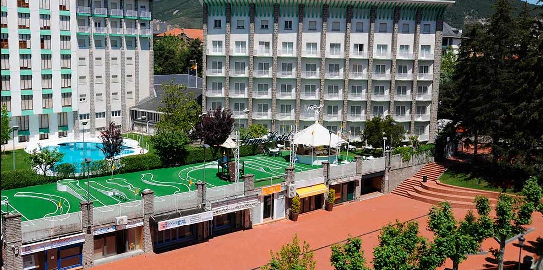 Gran Hotel Jaca instalaciones y servicios en viajes de esqui para solteros