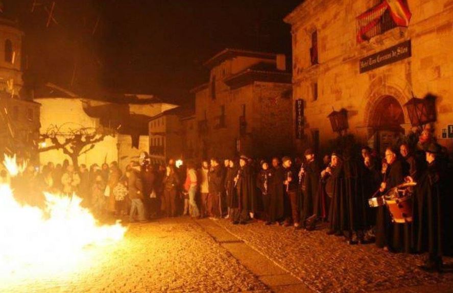 hogueras_fiestas_de_los_jefes_de_silos_viaje_con_songles