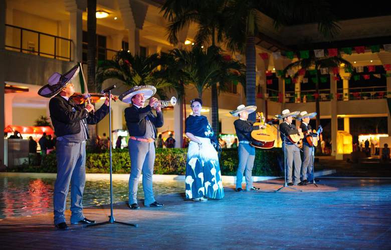 hotel grand sunset riviera maya espectaculo de animacion vacaciones singles