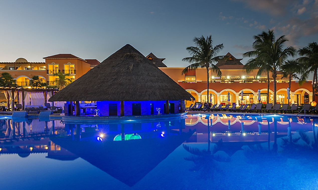 Hotel Ocean Turquesa Riviera Maya Bar Piscina