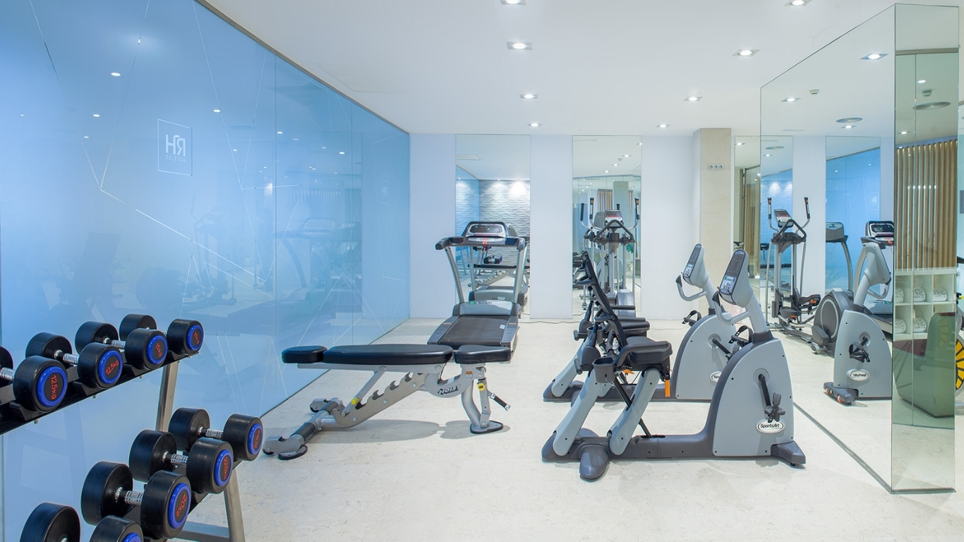 HOTEL RH BAYREN Gimnasio