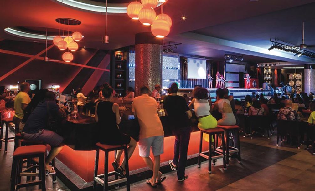 Bar Espectaculos teatro Riu Republica Punta Cana Exclusivo adultos