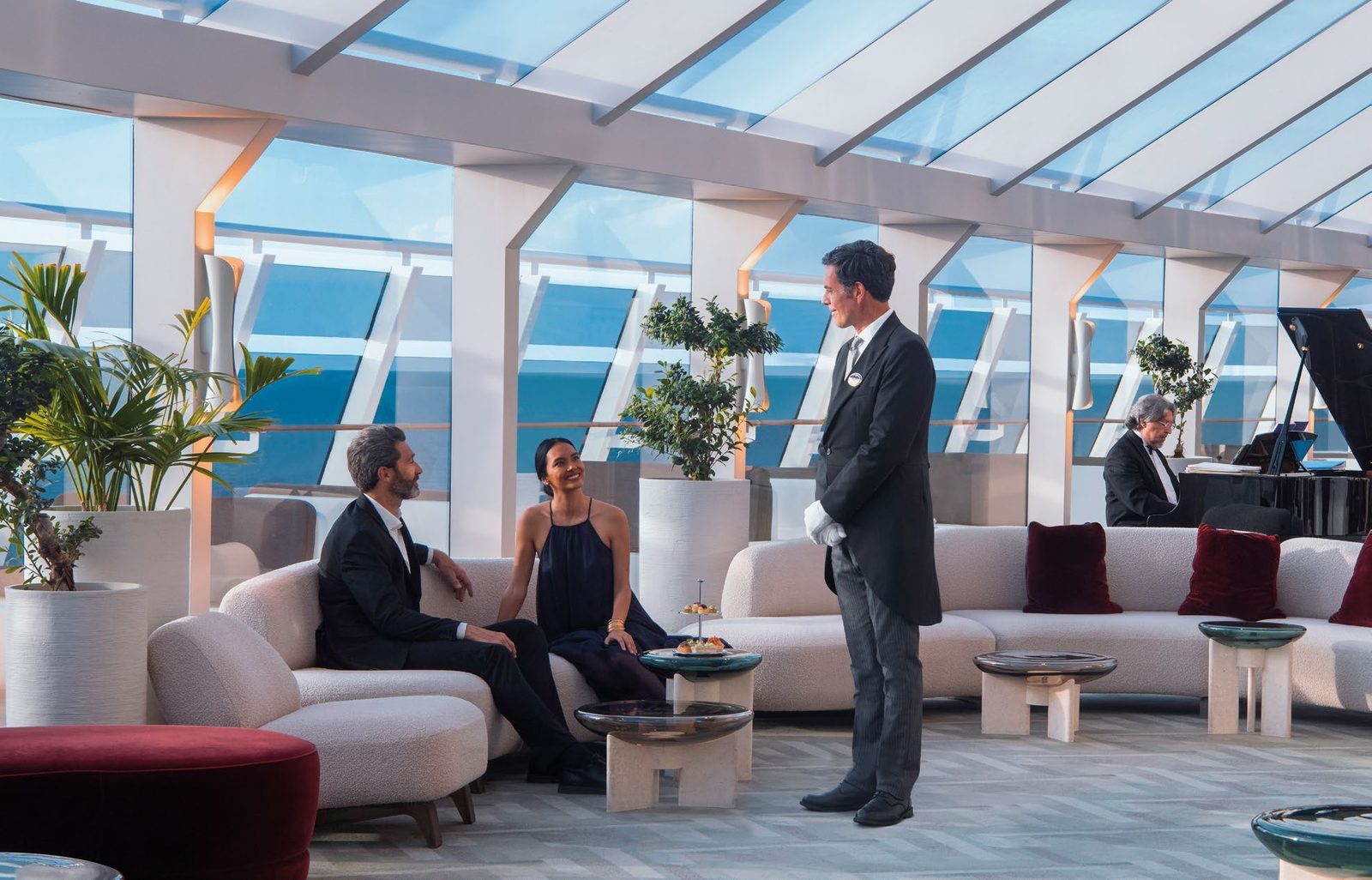 Servicio personalizado en el Top Sail Lounge de MSC Yacht Club
