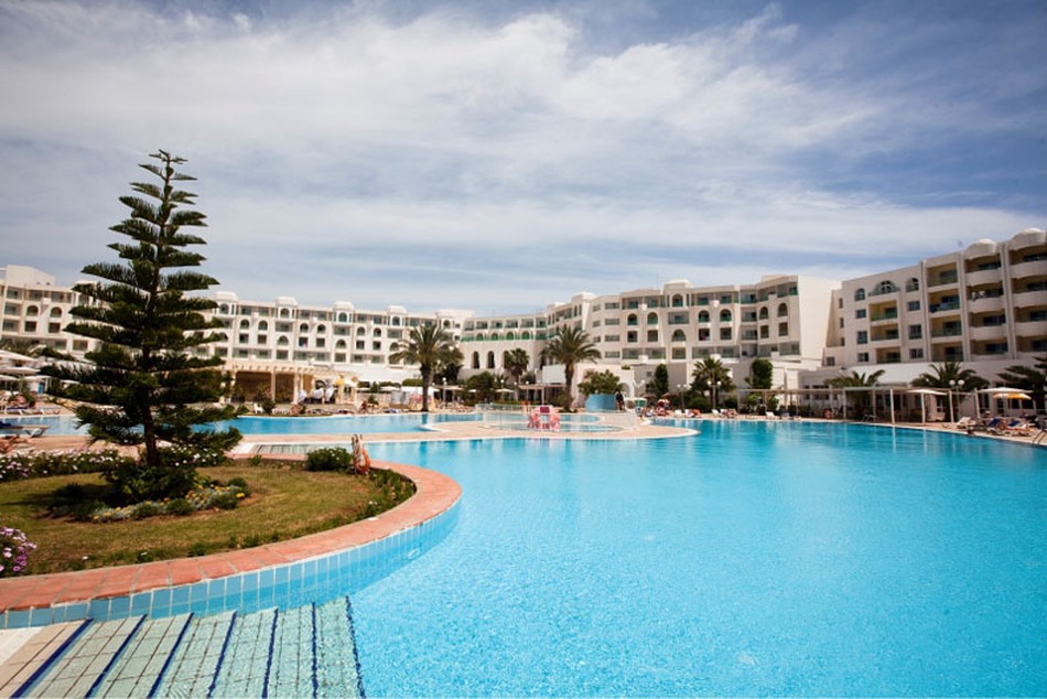 Piscina exterior del Hotel El Mouradi Hammamet