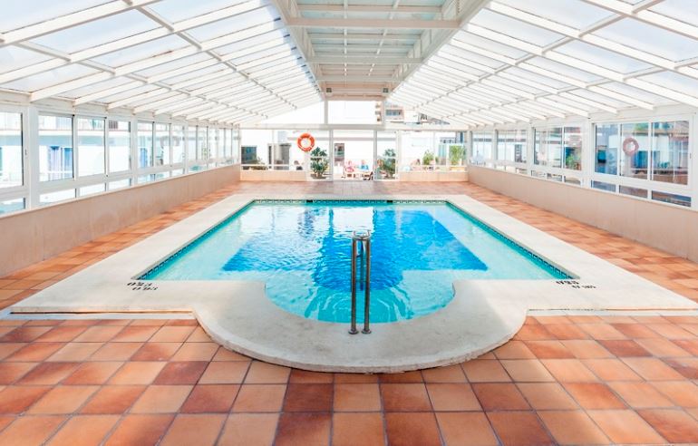 piscina_cubierta_hotel_port_fiesta_park_benidorm