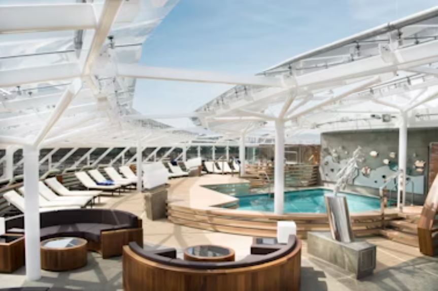 Piscina privada Yacht Club en crucero de Lujo MSC  