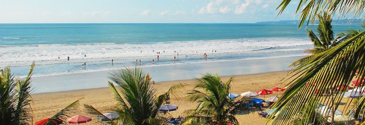 Playa de Legian en Bali Indonesia destino Vacaciones Singles y Viajes para Solteros